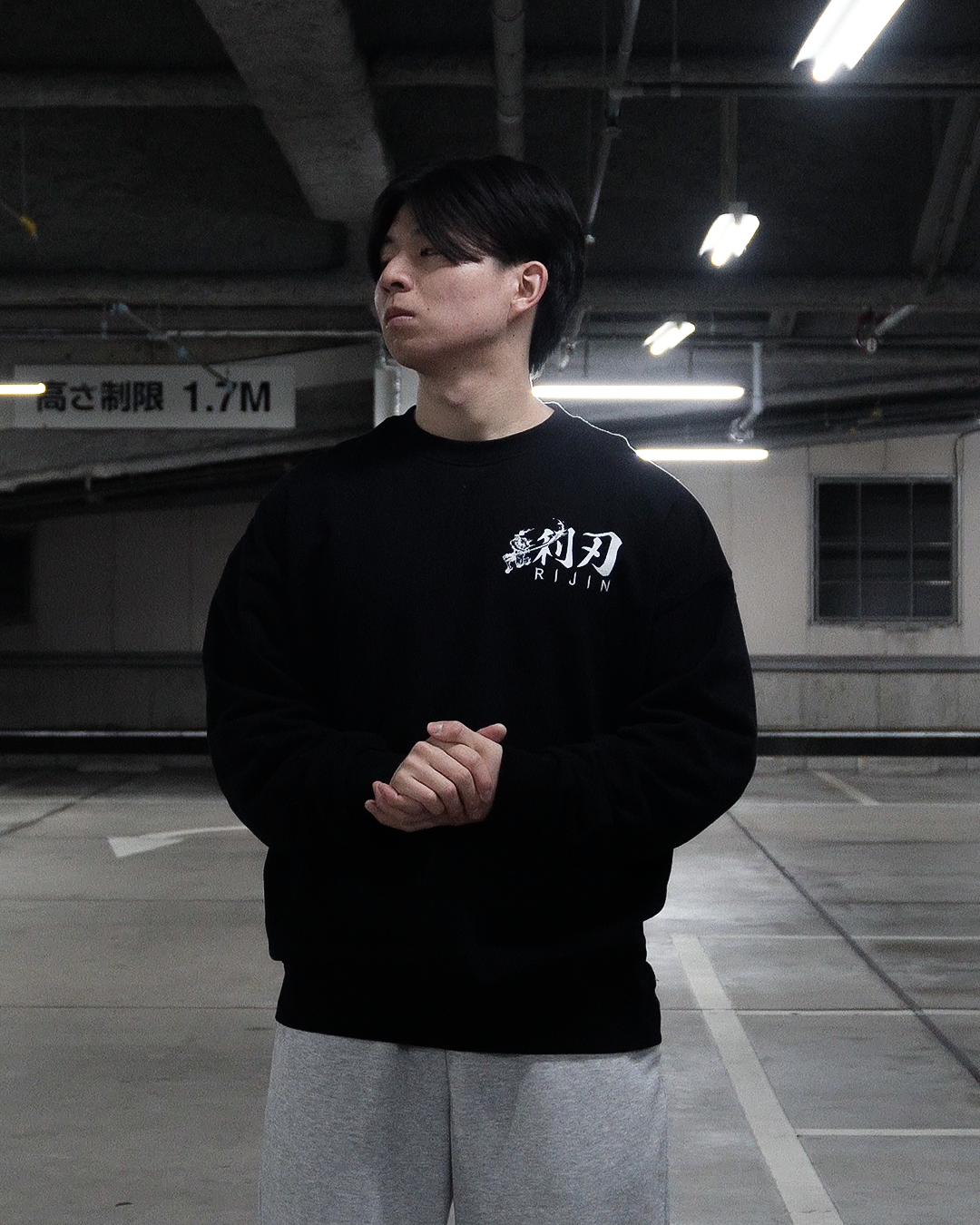 HEAVYWEIGHT ESSENTIAL CREW SWEATSHIRT BLACK