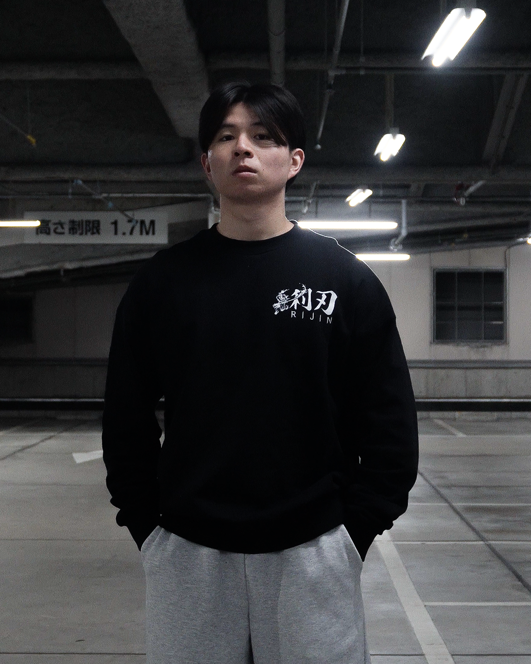 HEAVYWEIGHT ESSENTIAL CREW SWEATSHIRT BLACK