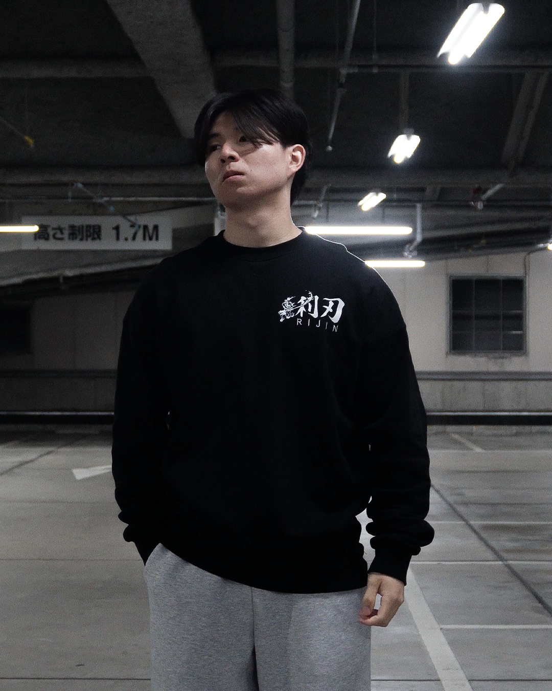 HEAVYWEIGHT ESSENTIAL CREW SWEATSHIRT BLACK