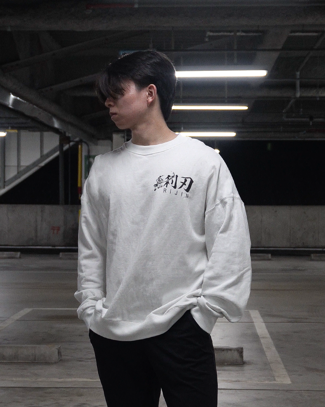 HEAVYWEIGHT ESSENTIAL CREW SWEATSHIRT WHITE