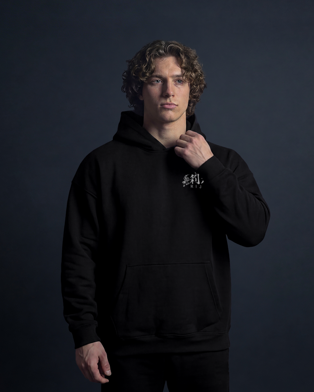 HEAVYWEIGHT CLASSIC HOODIE BLACK